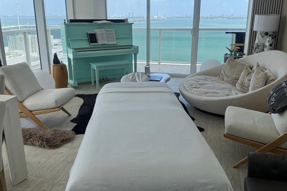 Áurea Essence Massage — Massage & Spa in Miami