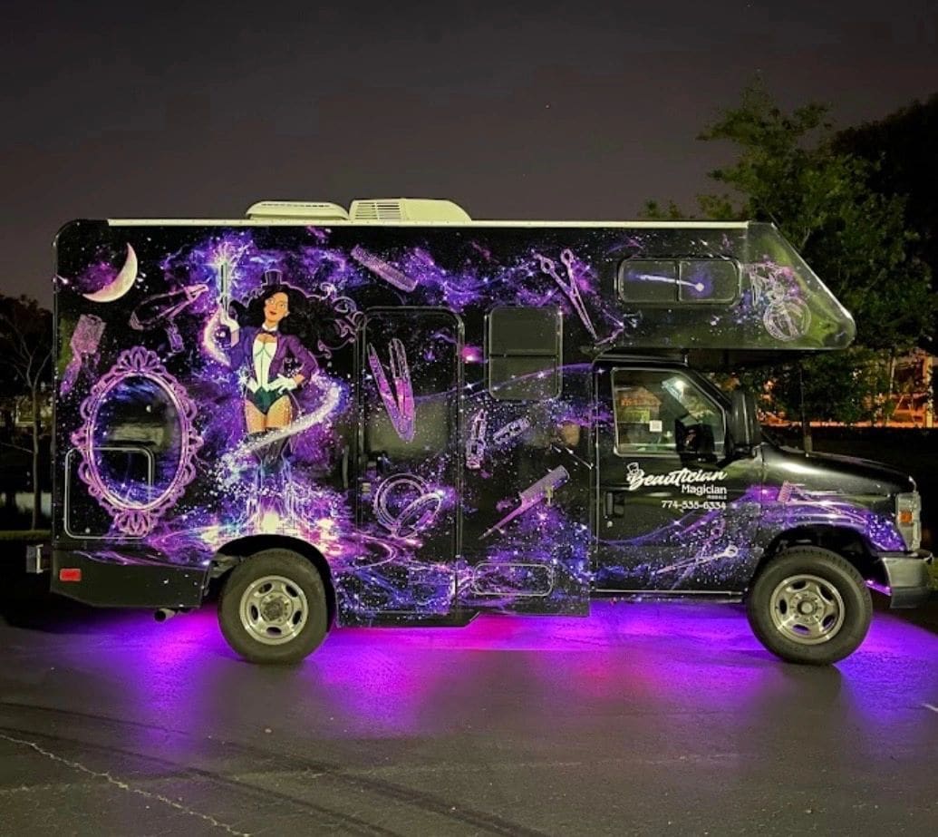 Pull Up Mobile Hair Salon — Hair & Beauty in Miami Beach